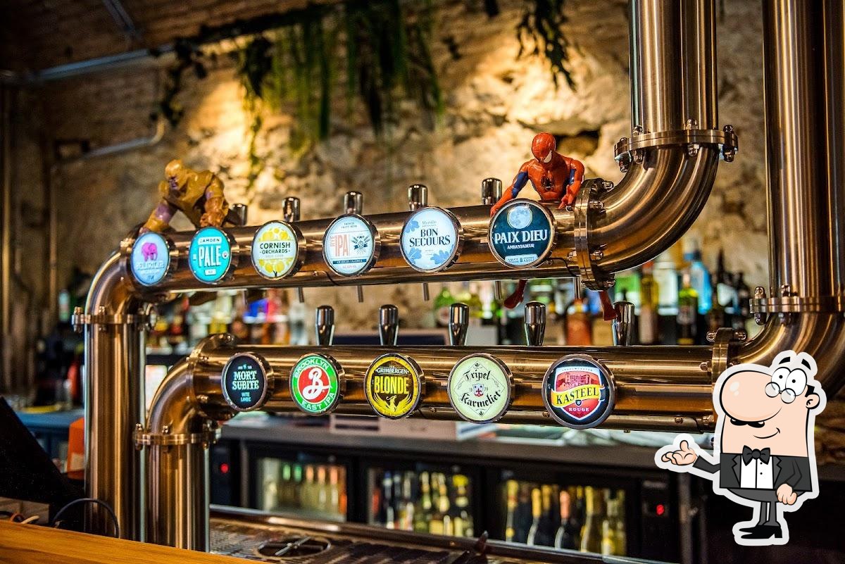 Comptoir du bar Le 22 à Chambéry